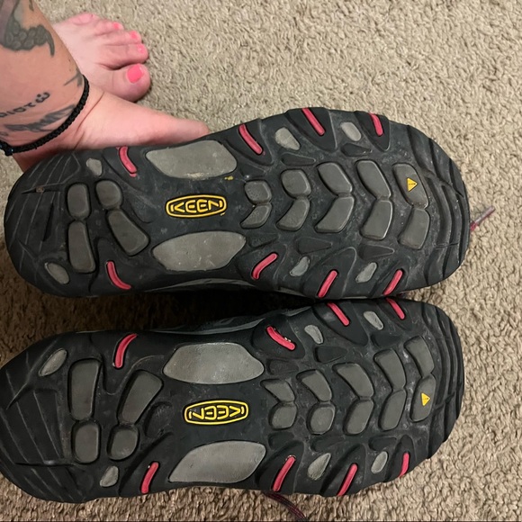 Keen hiking shoes 7.5 - Picture 2 of 3